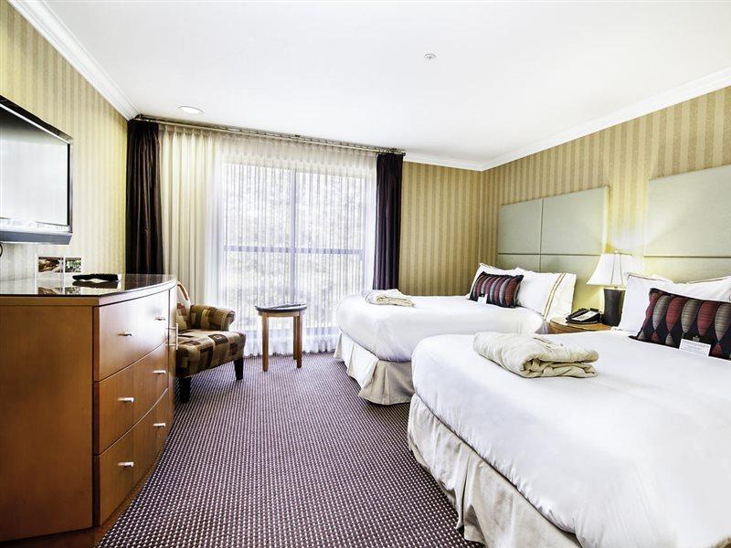 Executive & Conference Center, Metro Vancouver 4*