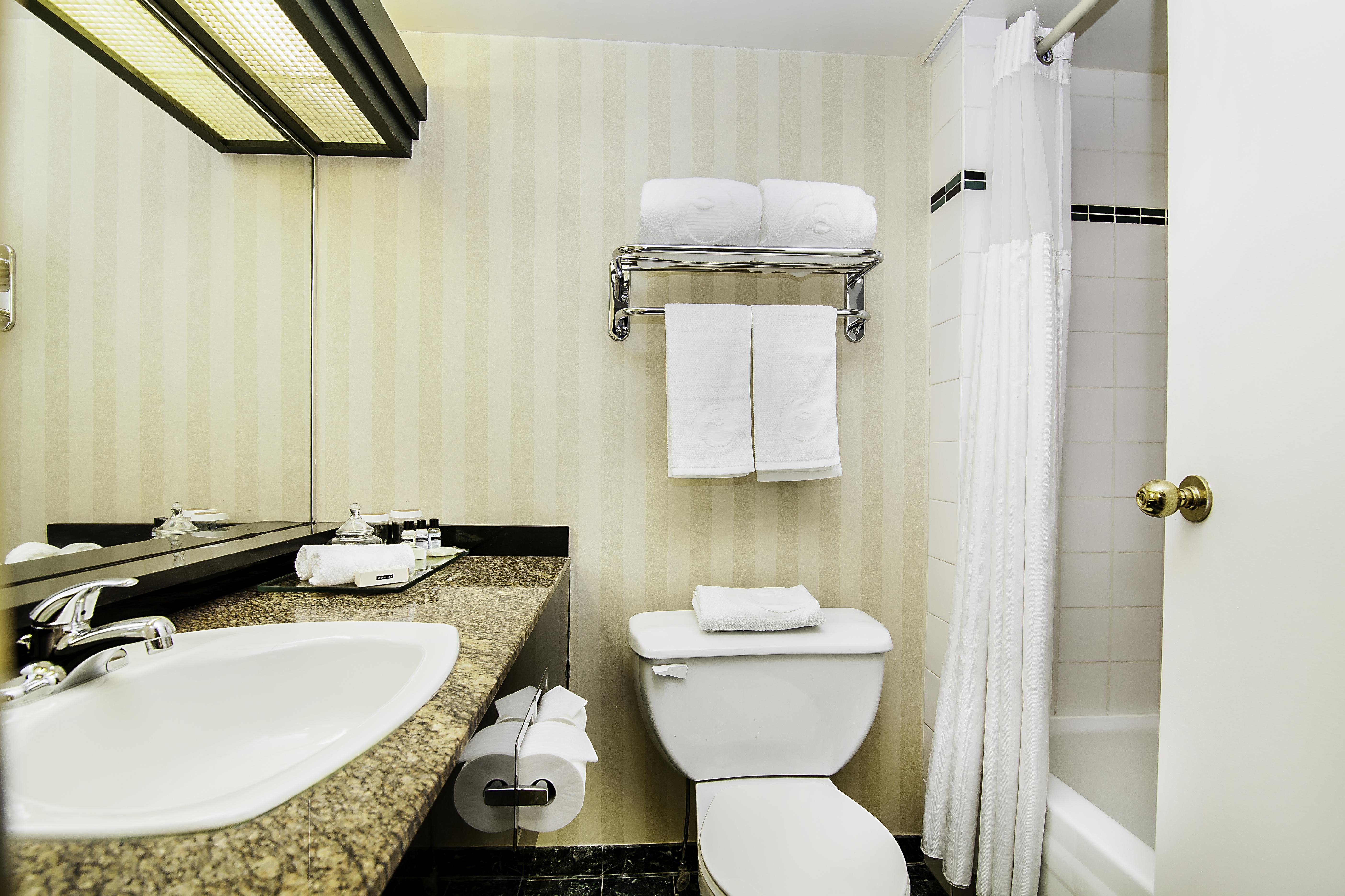 Executive & Conference Center, Metro Vancouver Hotel