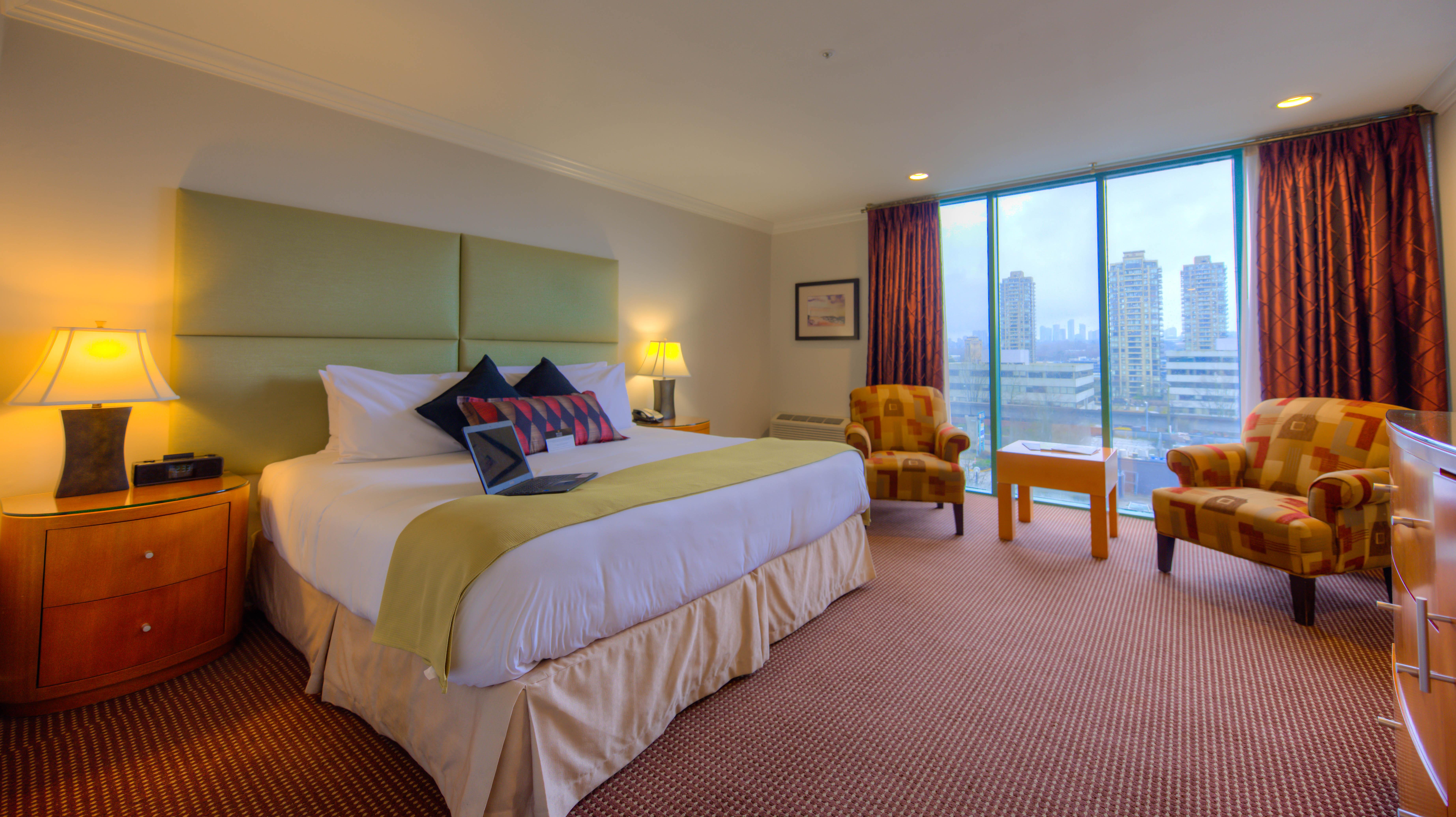 Executive & Conference Center, Metro Vancouver 4*
