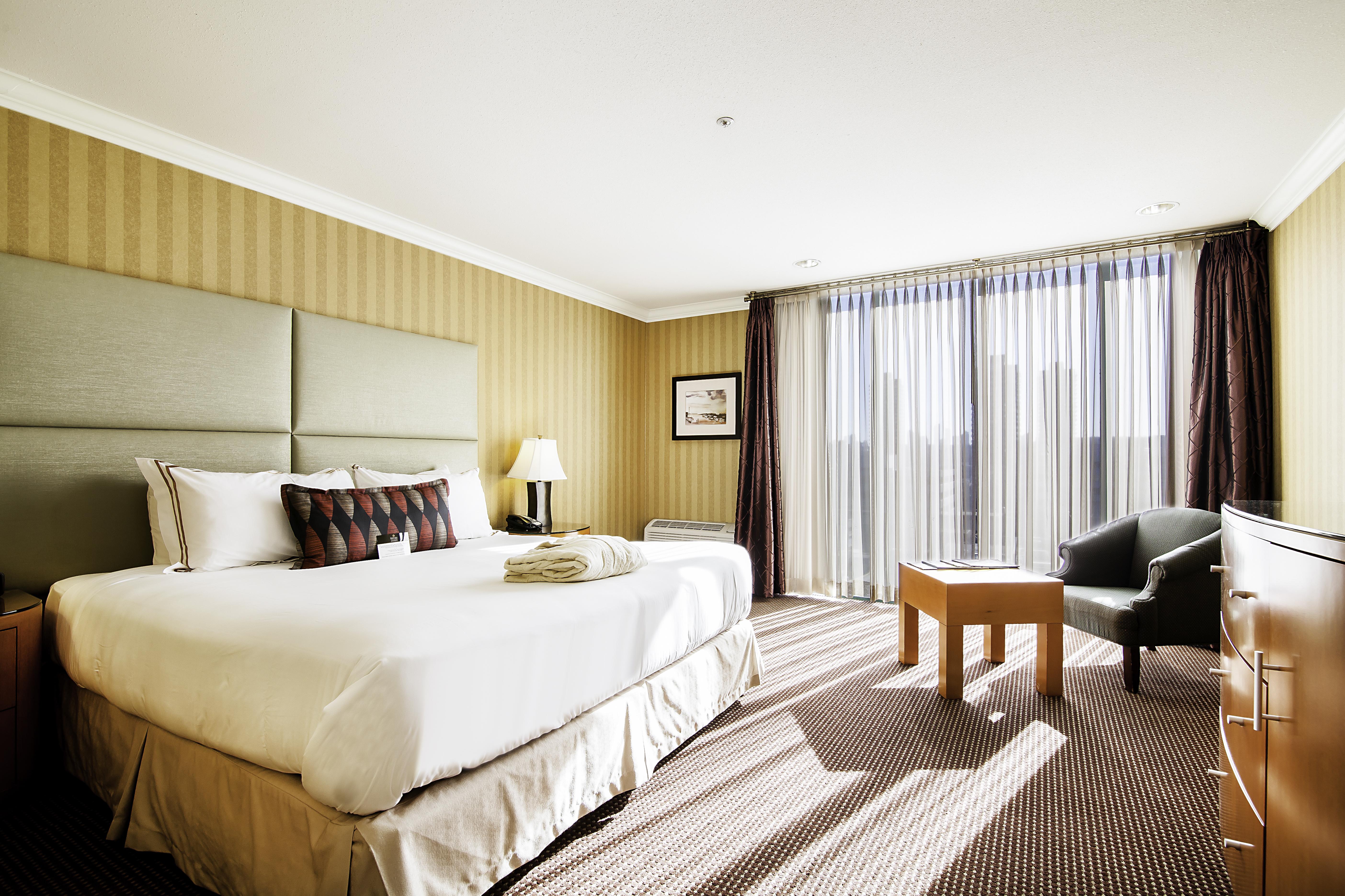 Executive & Conference Center, Metro Vancouver Hotel