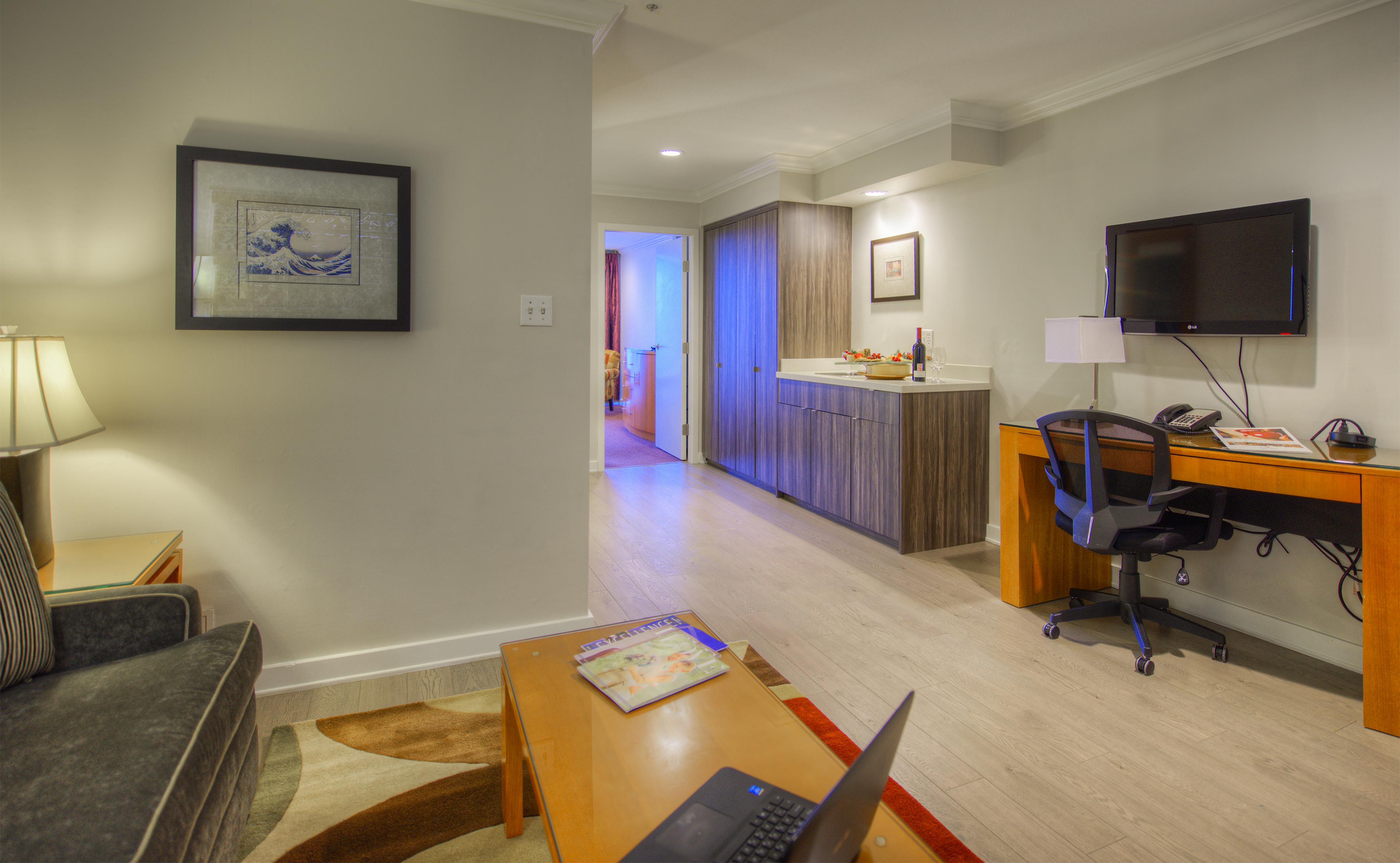 Hotel Executive & Conference Center, Metro Vancouver 4*