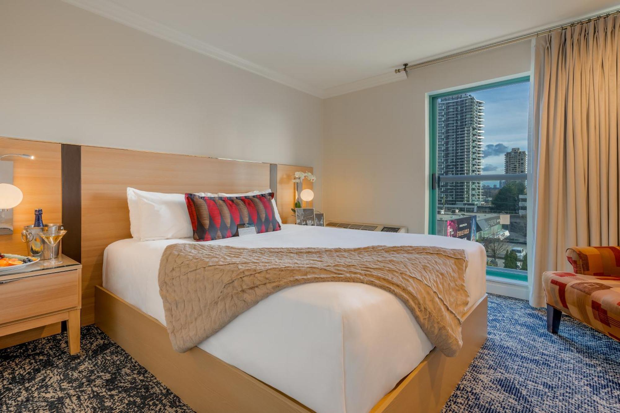 Executive & Conference Center, Metro Vancouver Hotel