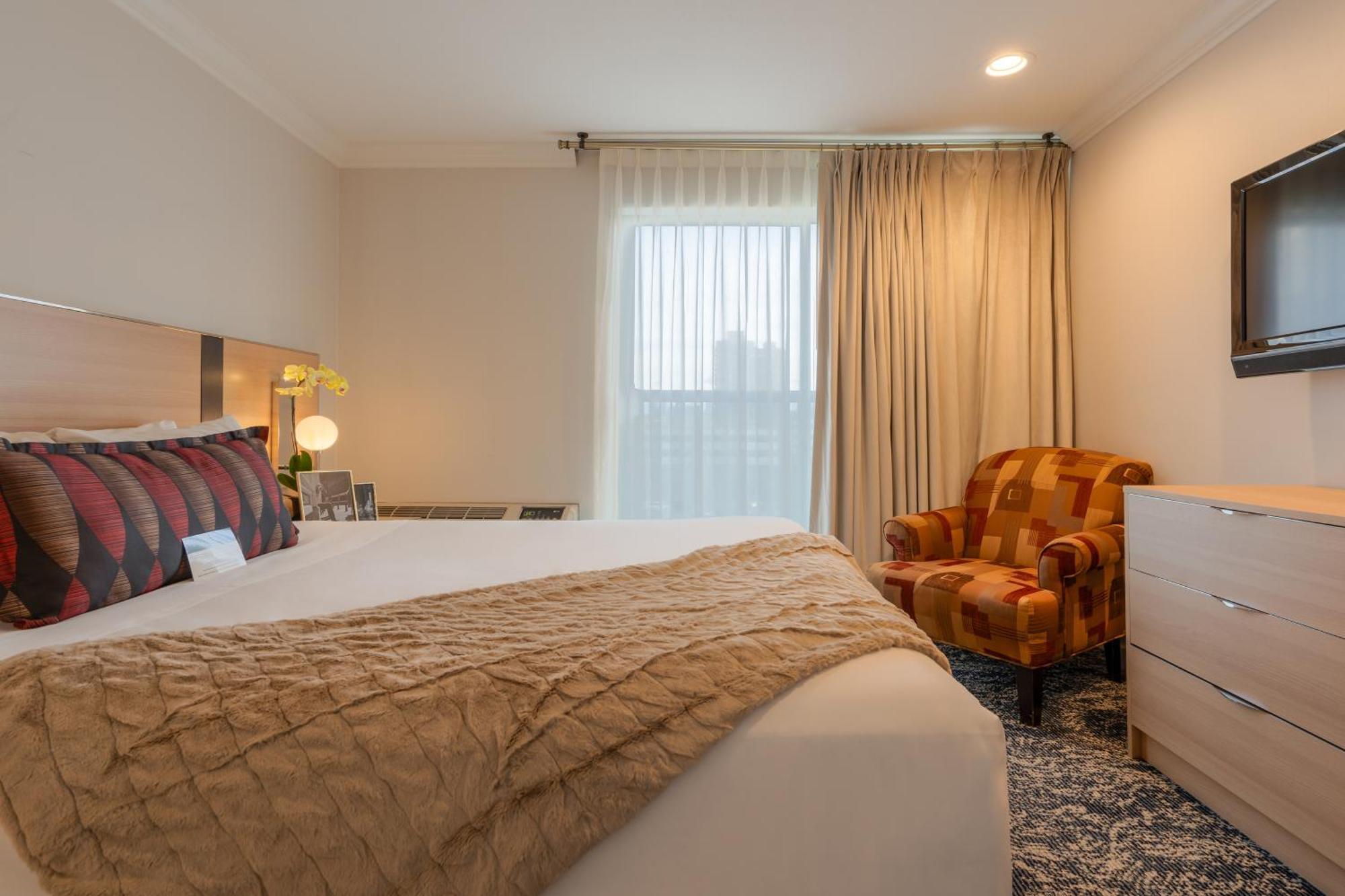 Hotel Executive & Conference Center, Metro Vancouver