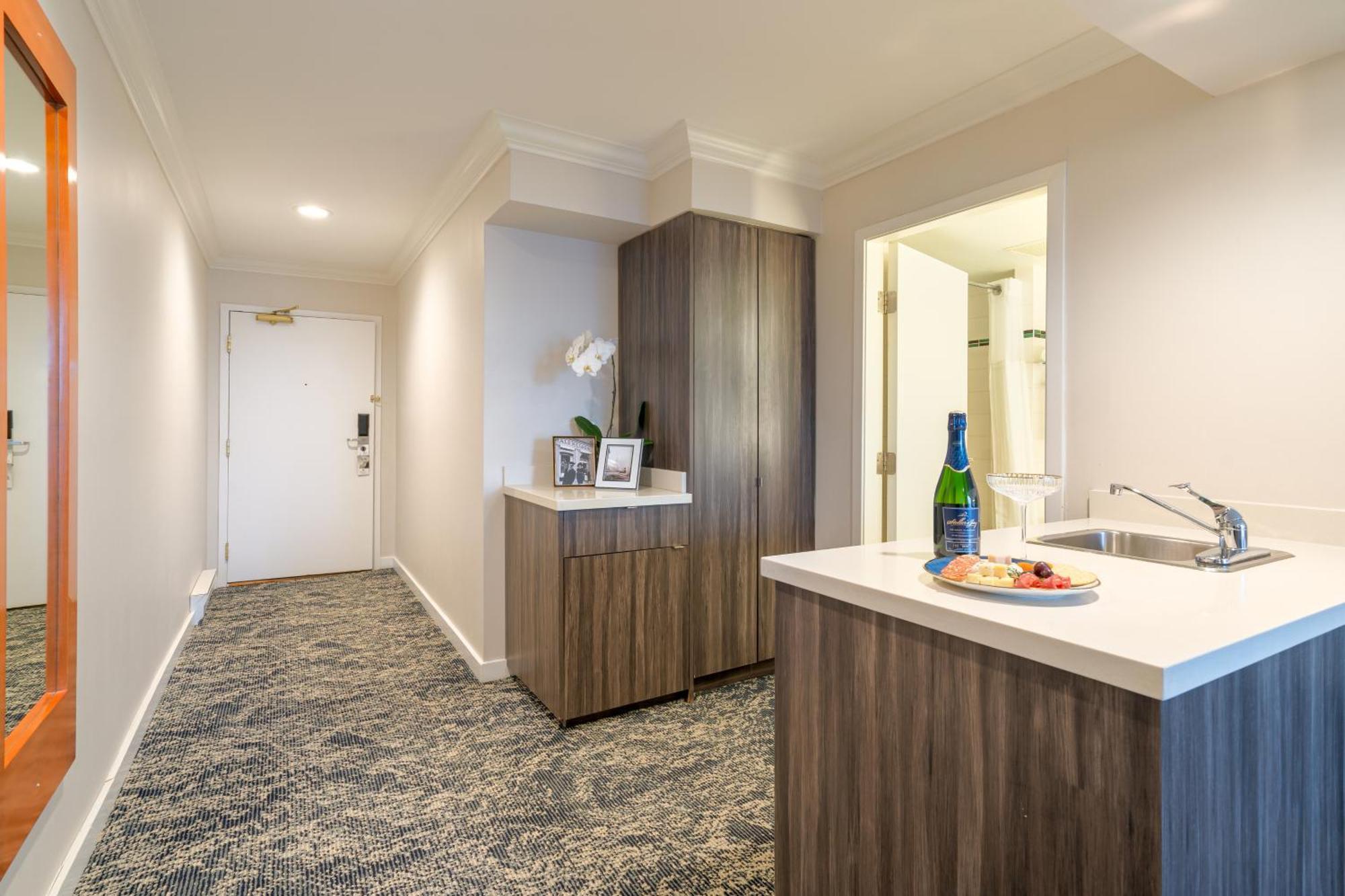 Hotel Executive Hotel&conference Center, Metro Vancouver 4*