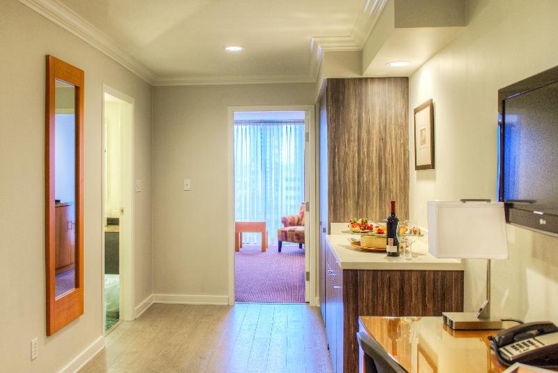 Executive & Conference Center, Metro Vancouver Hotel
