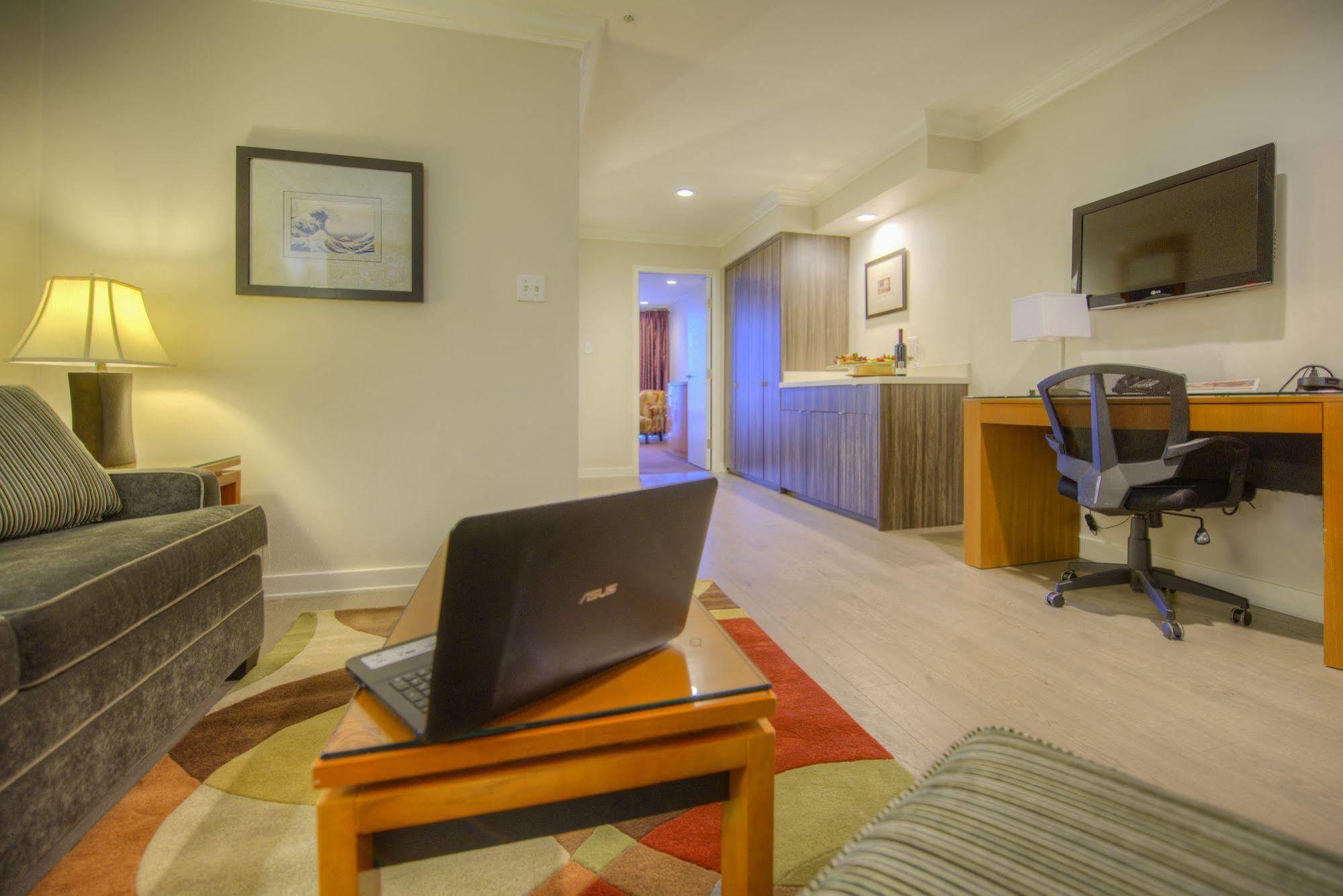 Executive Hotel&conference Center, Metro Vancouver