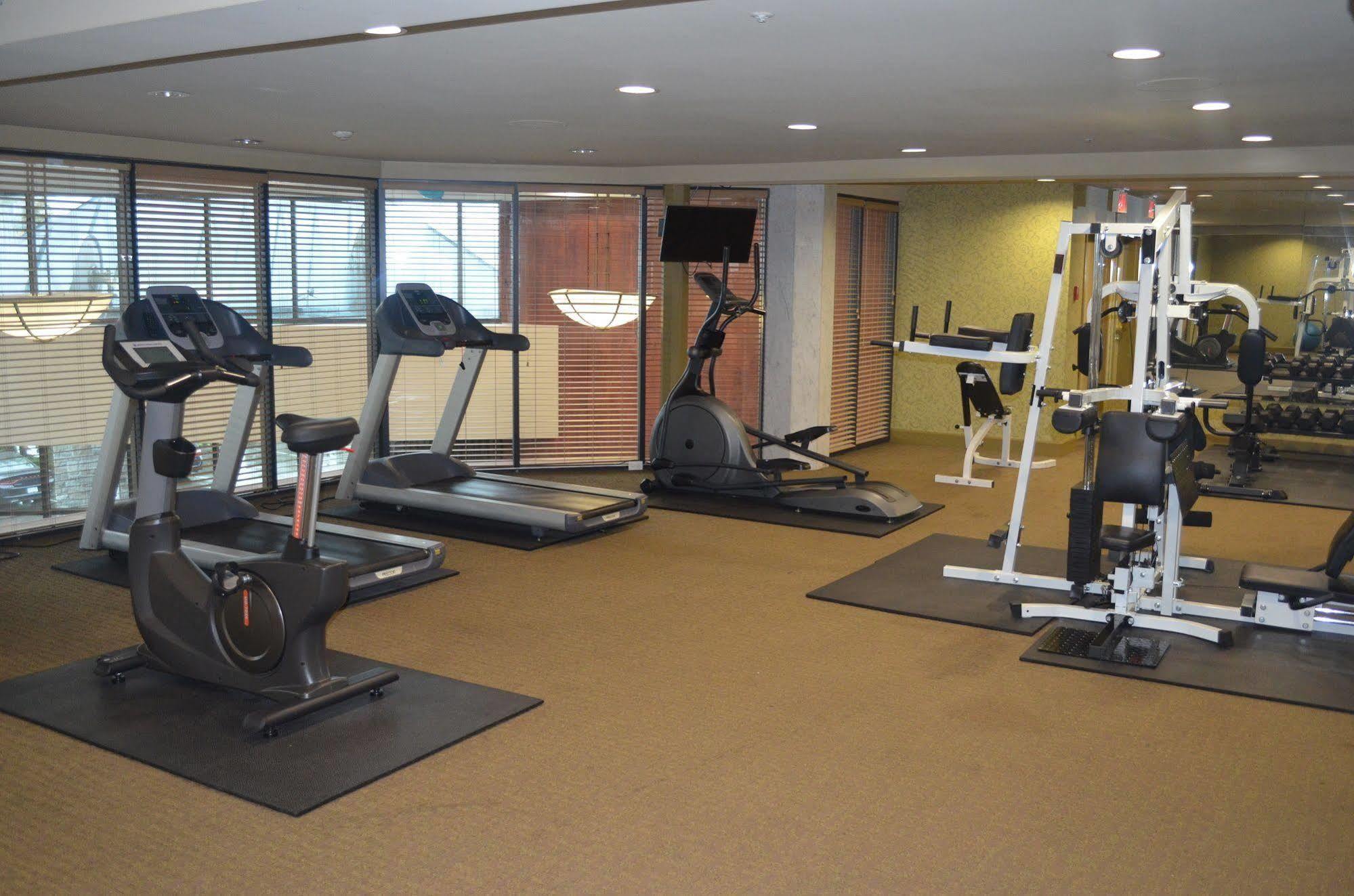 Executive & Conference Center, Metro Vancouver 4*