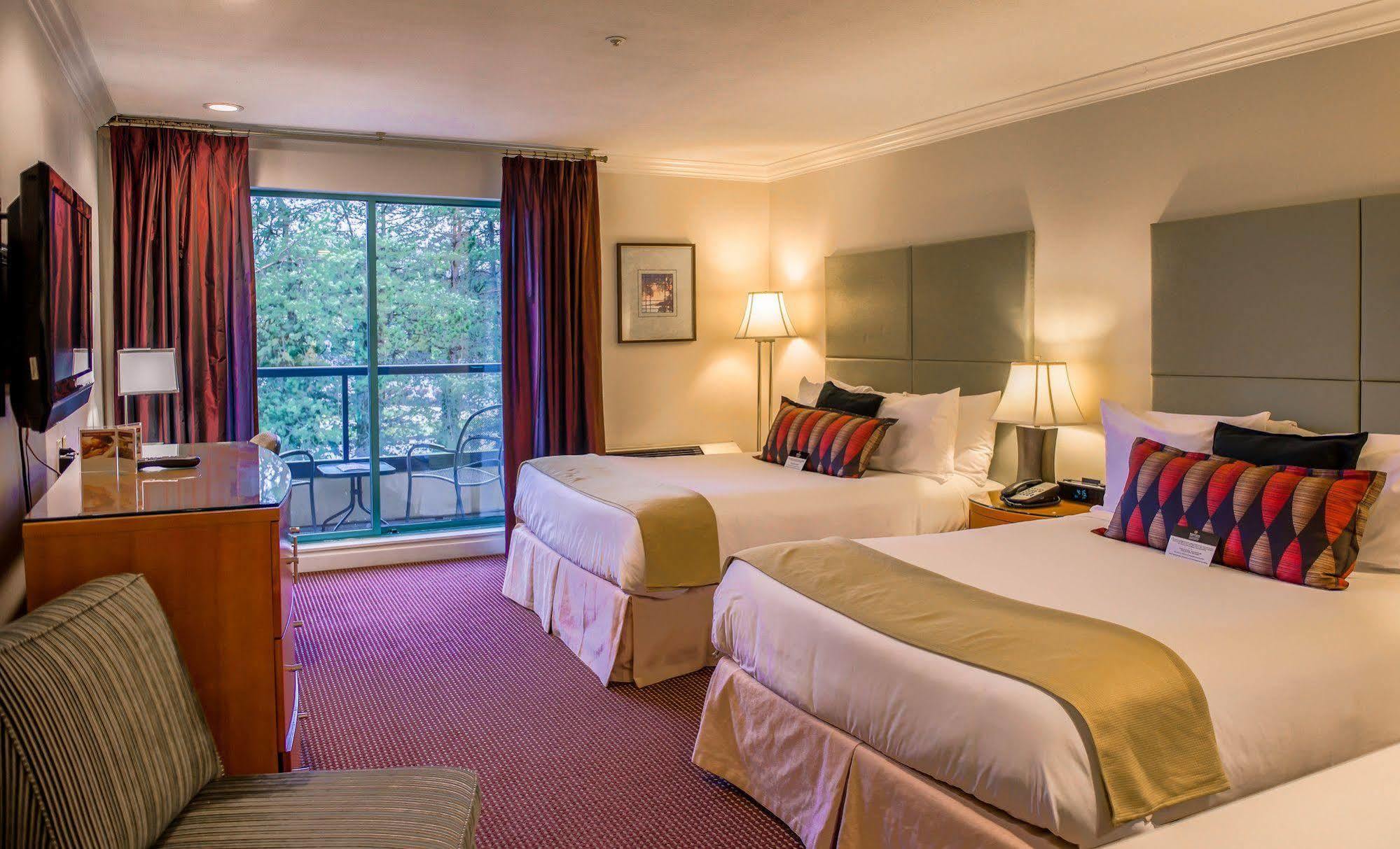 Executive & Conference Center, Metro Vancouver Hotel