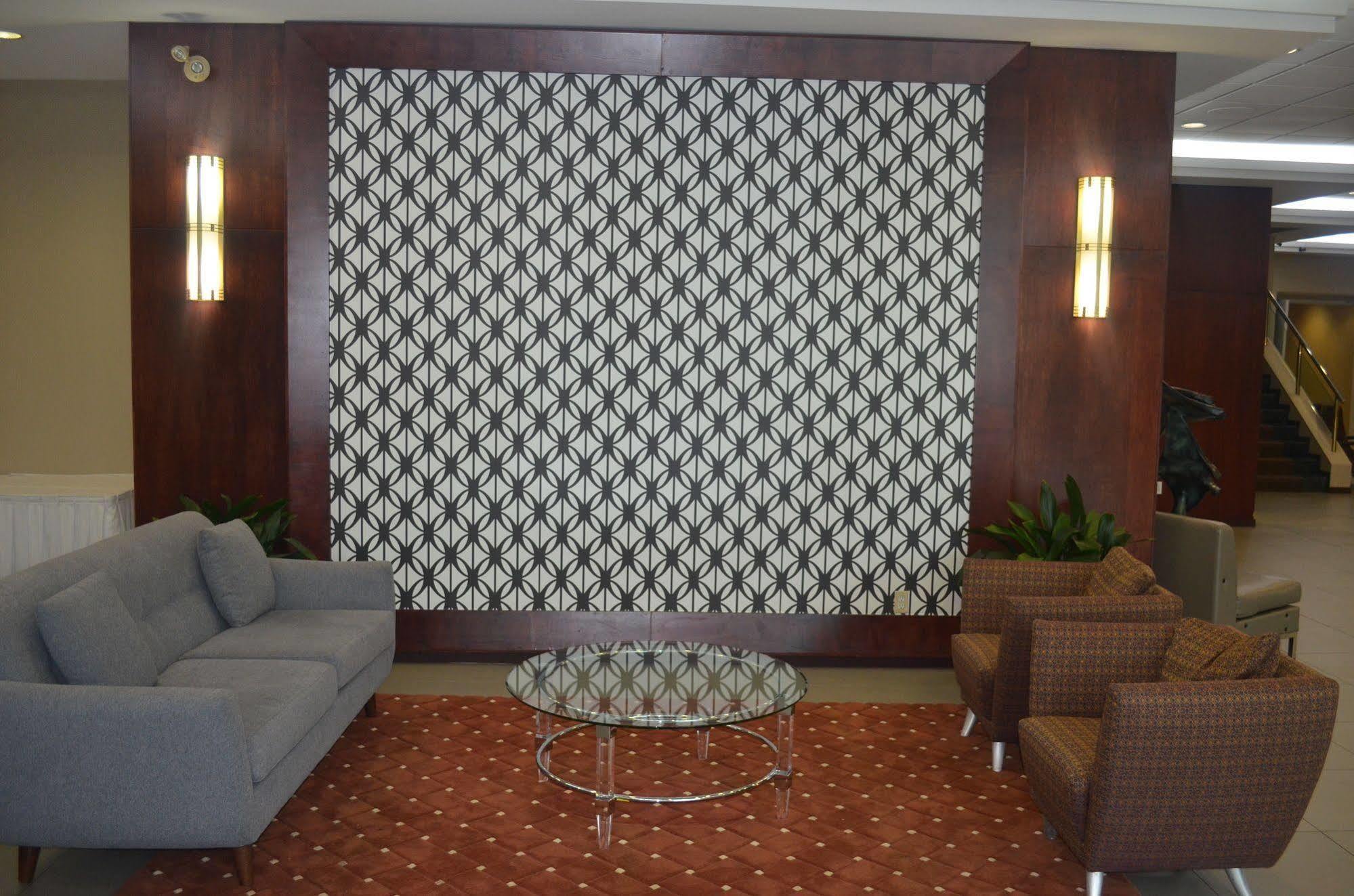 Executive & Conference Center, Metro Vancouver Hotel