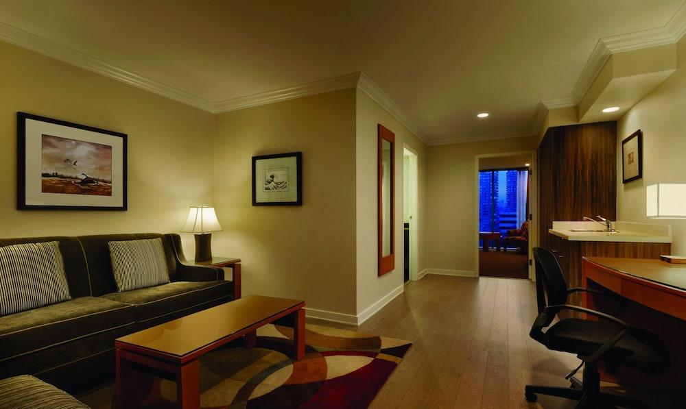 Executive & Conference Center, Metro Vancouver Hotel 4*