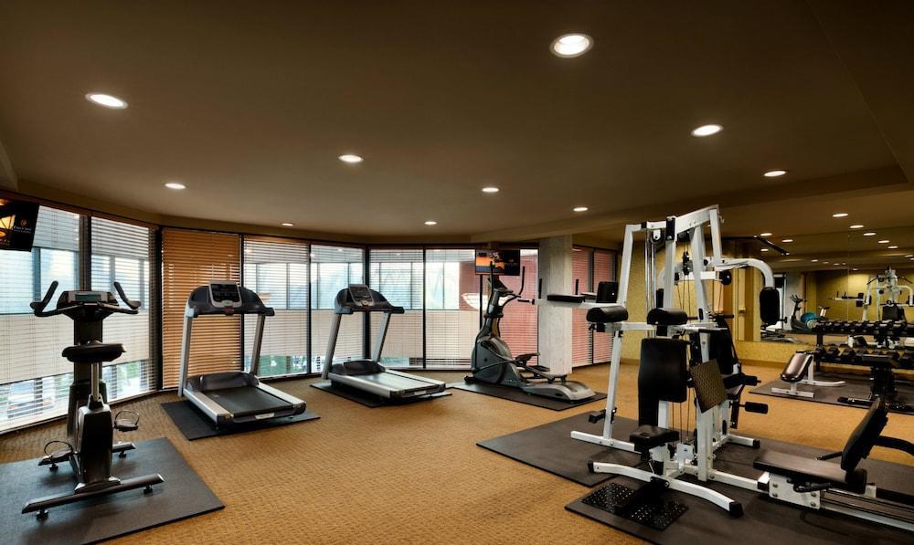 Executive & Conference Center, Metro Vancouver Hotel 4*