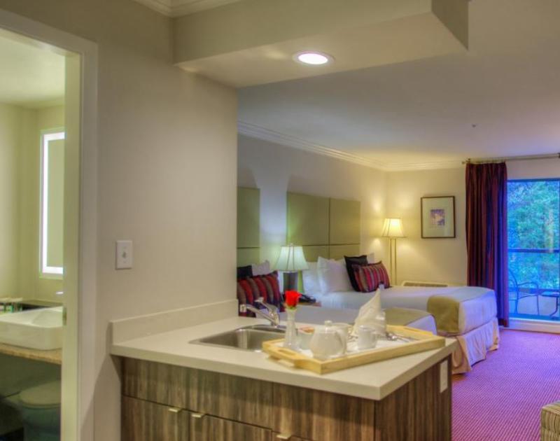 Executive & Conference Center, Metro Vancouver Hotel 4*